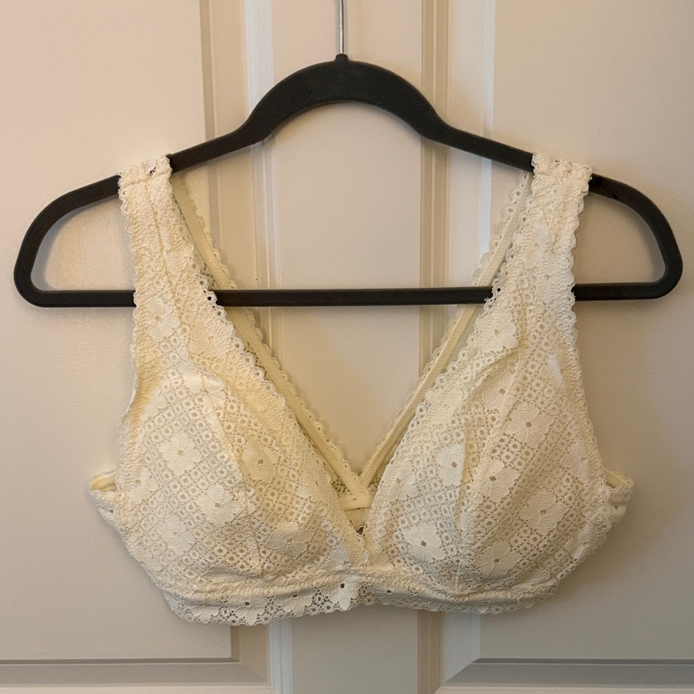 Aerie Vintage Lace Wireless Bralette in White/ Cream